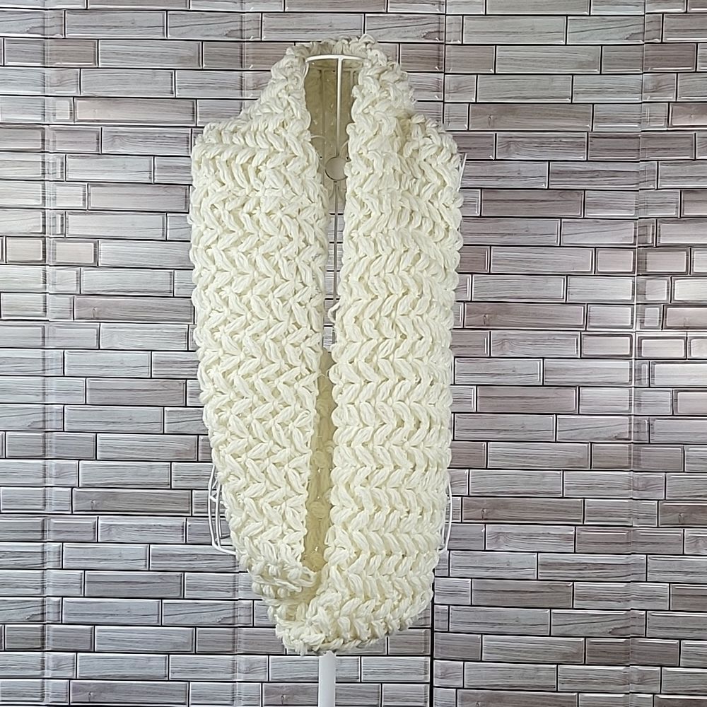 Collection eighteen infinity scarf